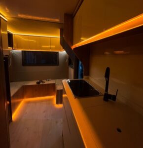 Zeus_Caravan_Beeline_Interior_Section